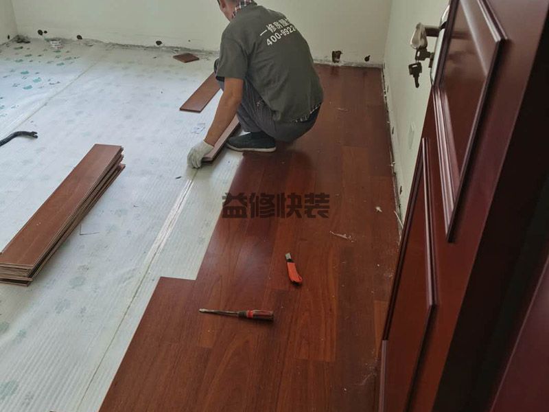 南宁五象新区木地板铺贴,客厅改造,门窗安装