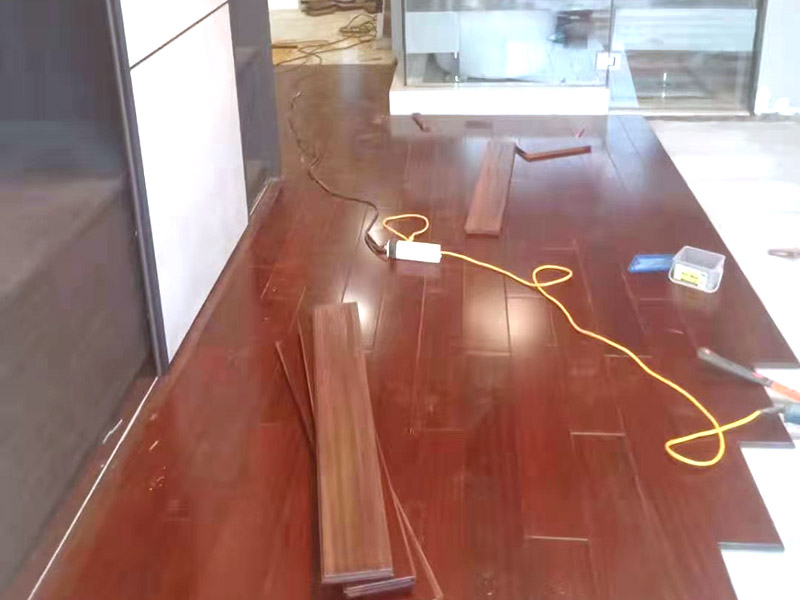 扬州地板翻新师傅/公司怎么找-扬州木地板安装更换电话多少