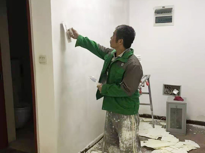 青岛刷漆人工费多少钱一平米，墙面刷漆施工收费标准