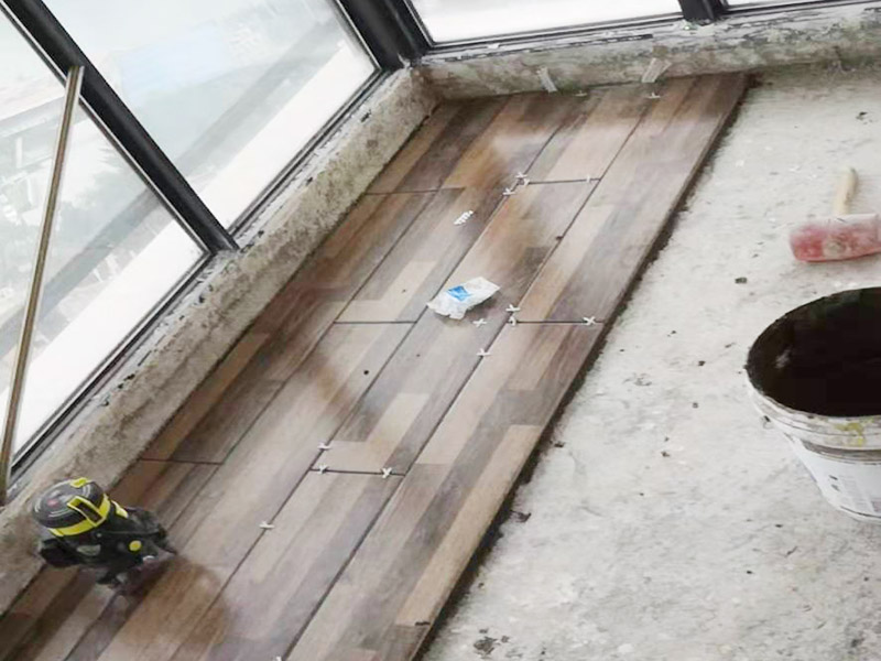 东莞地面木地板翻新应该如何打磨上漆