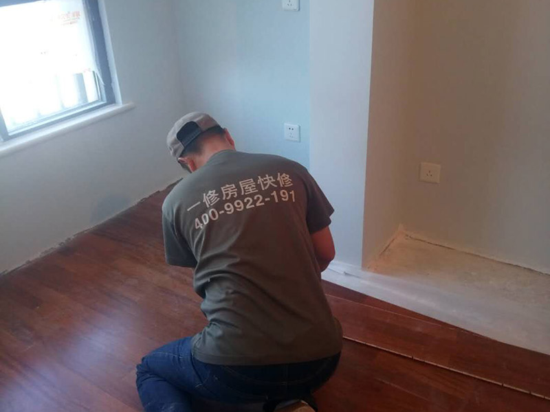 郑州地面木地板翻新应该如何打磨上漆