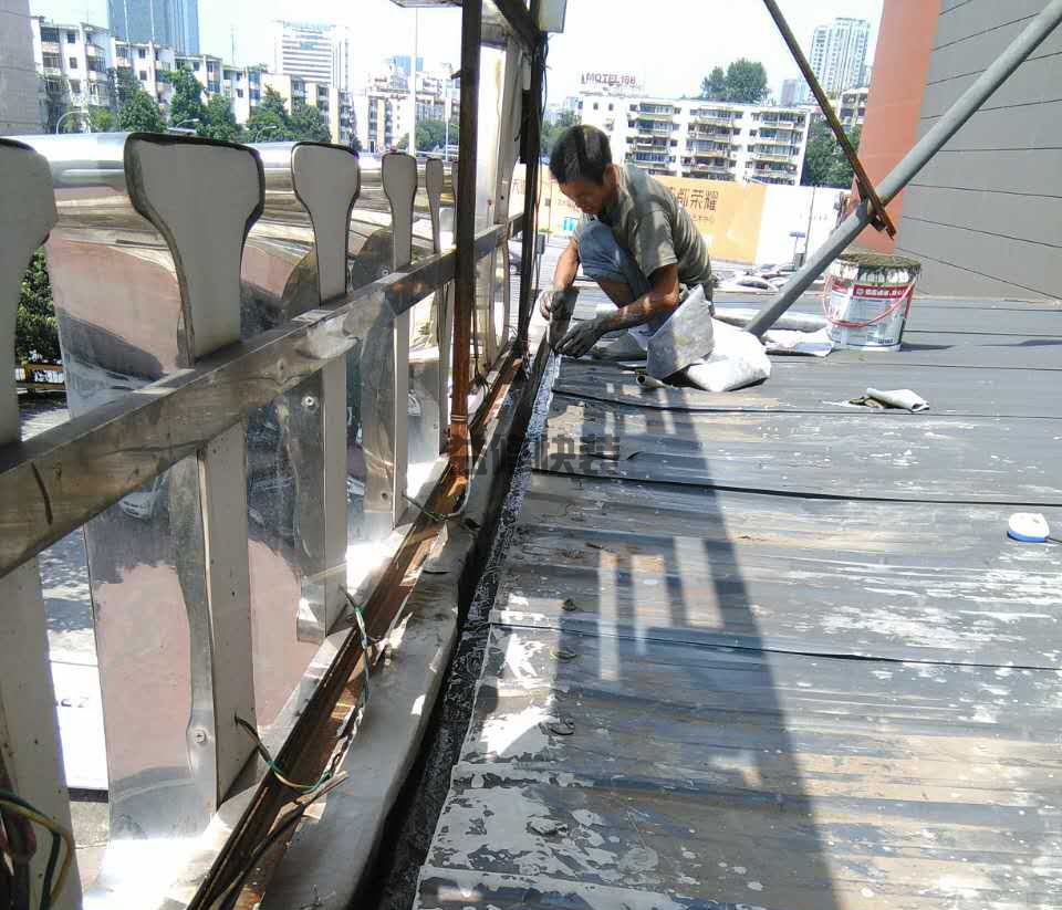 大渡口区水管漏水维修_重庆大渡口区厨房管道漏水检测公司