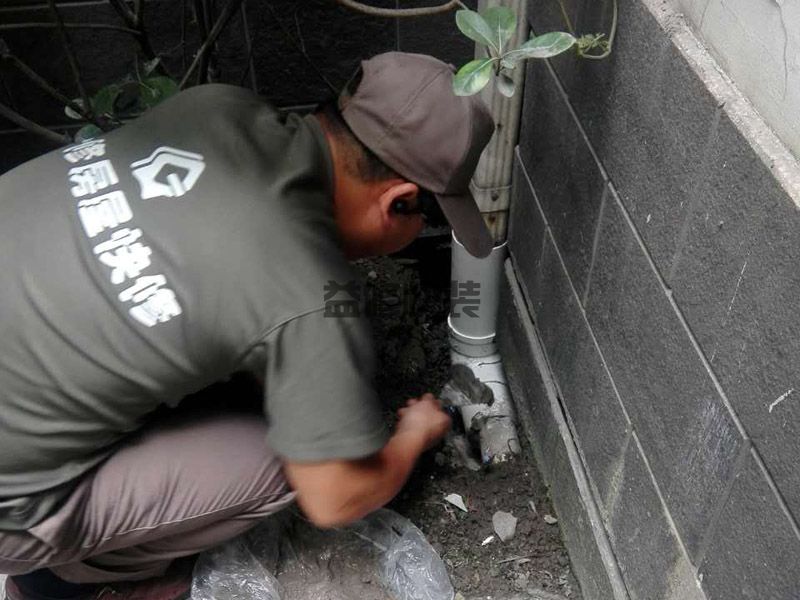 卫生间墙砖空鼓了有什么办法补救，墙砖空鼓灌浆处理方法步骤(图2)