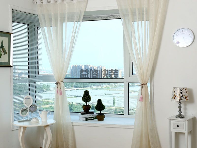 窗帘款式那么多,家装阳台窗帘选哪种比较好?